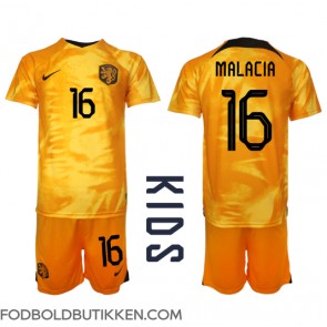Holland Tyrell Malacia #16 Hjemmebanetrøje Børn VM 2022 Kortærmet (+ Korte bukser)